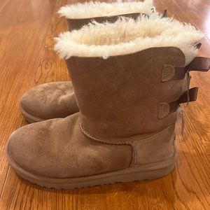 UGG boots, Bailey Bow, chestnut brown, girl’s size 2